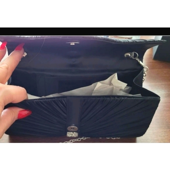 Jessica Mcclintock pleated satin clutch - Picture 4 of 5